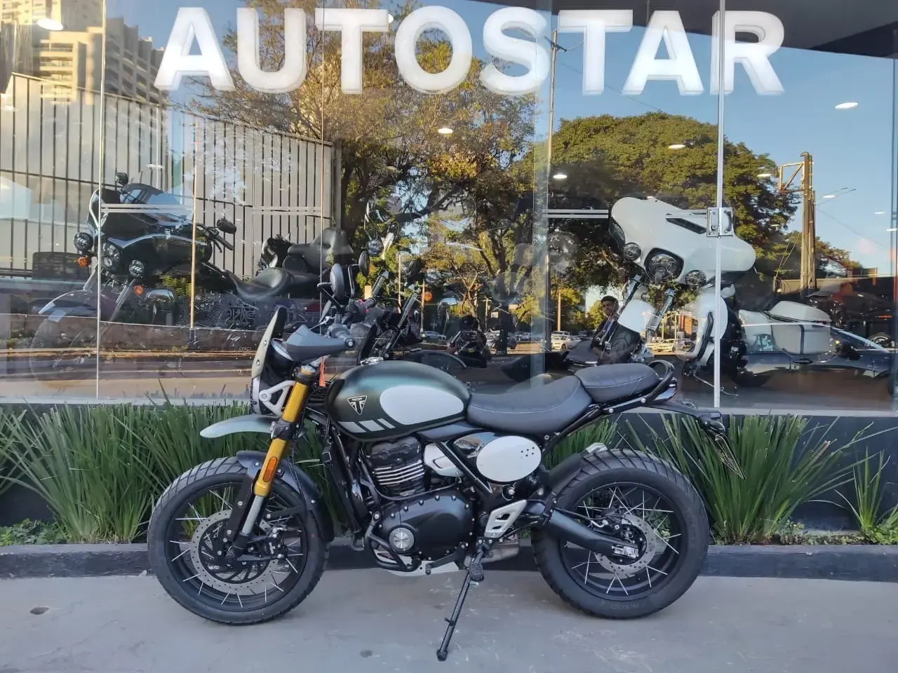 galeria Scrambler 400 XC