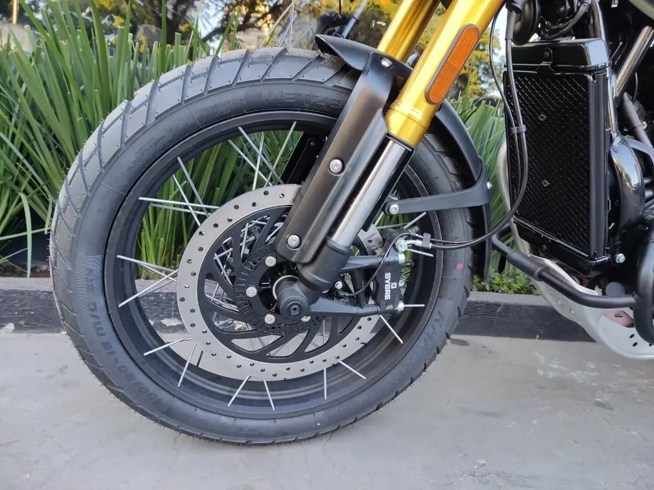 galeria Scrambler 400 XC