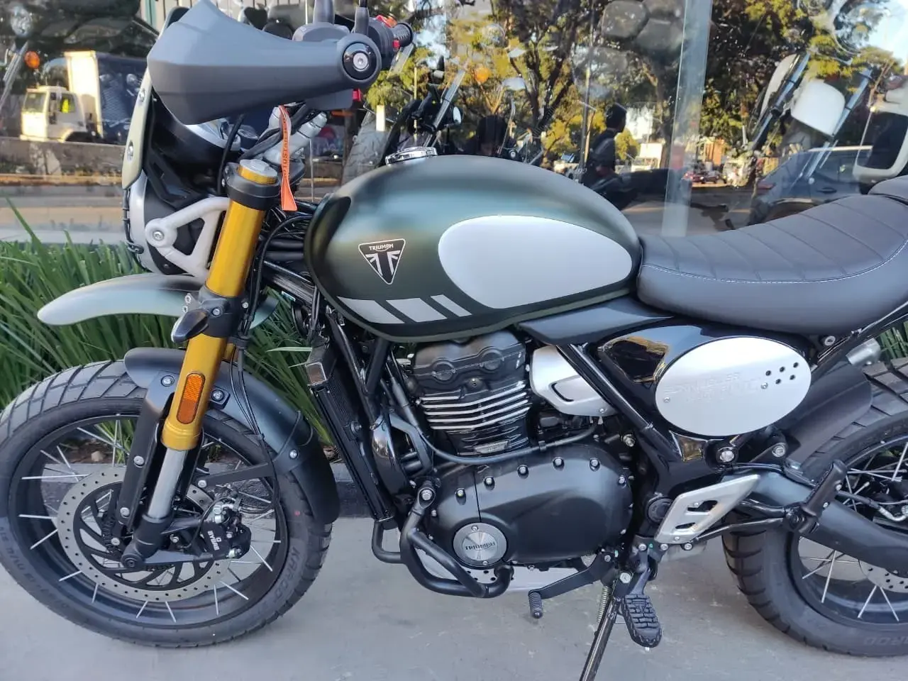 galeria Scrambler 400 XC