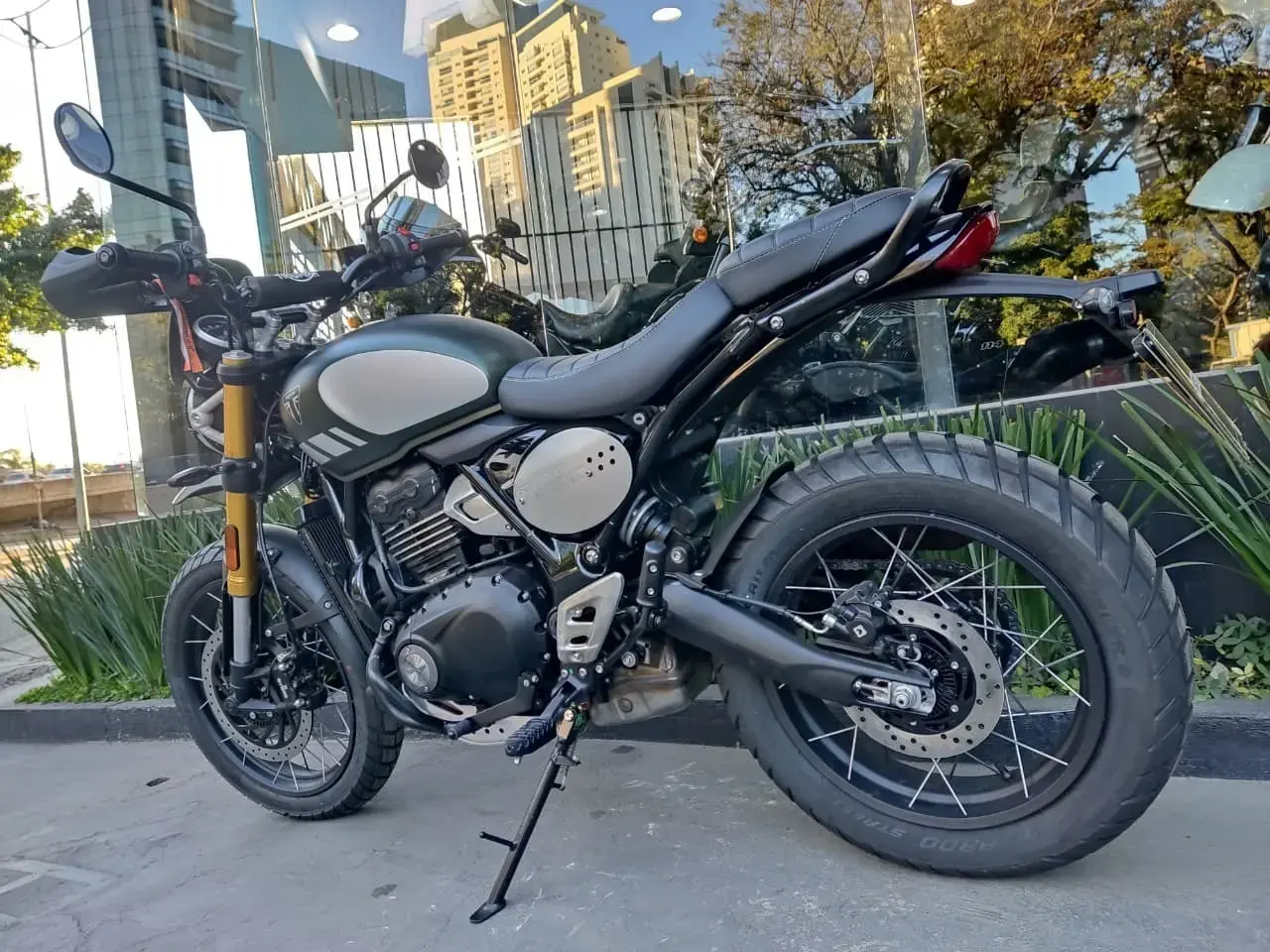 galeria Scrambler 400 XC