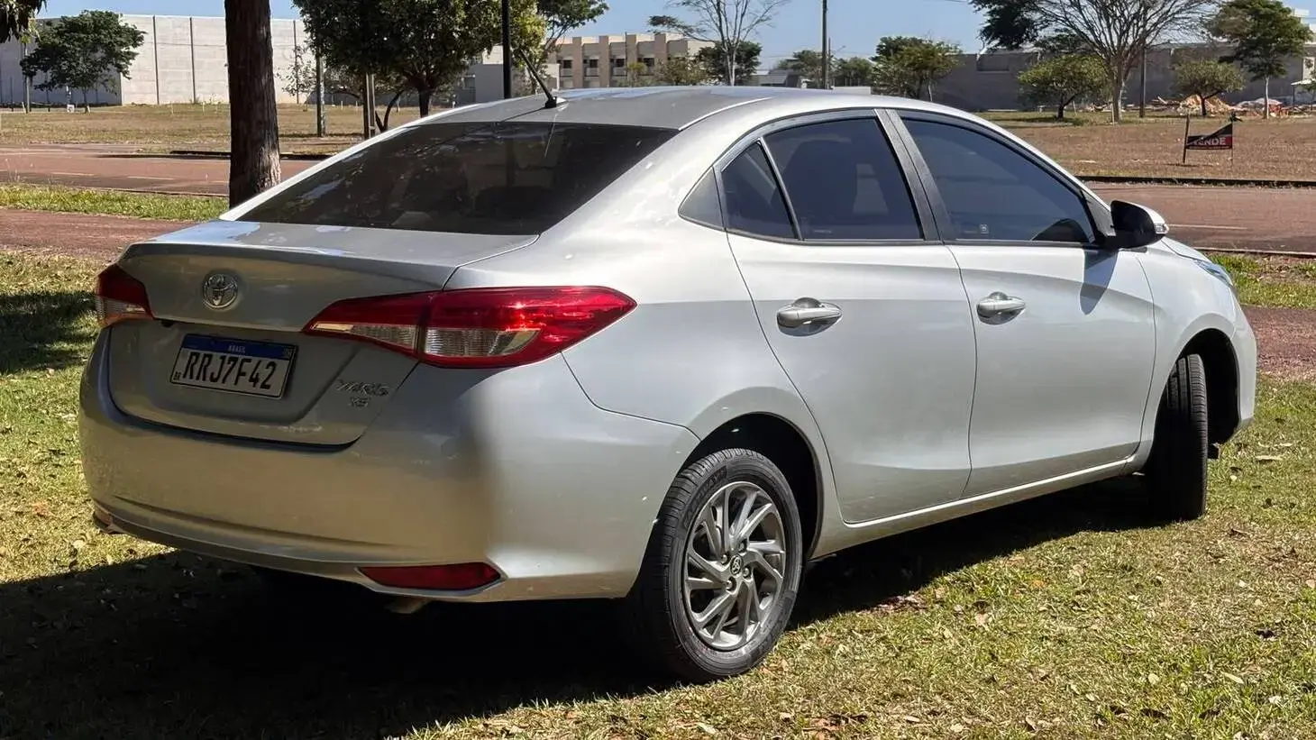 galeria TOYOTA YARIS SD XS 1.5 AUTOMATICO