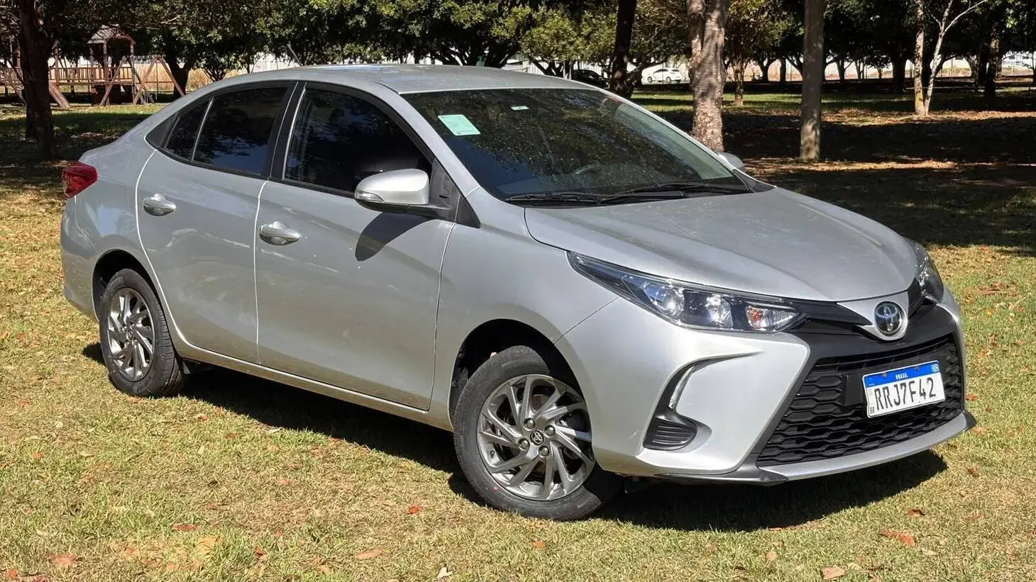 galeria TOYOTA YARIS SD XS 1.5 AUTOMATICO
