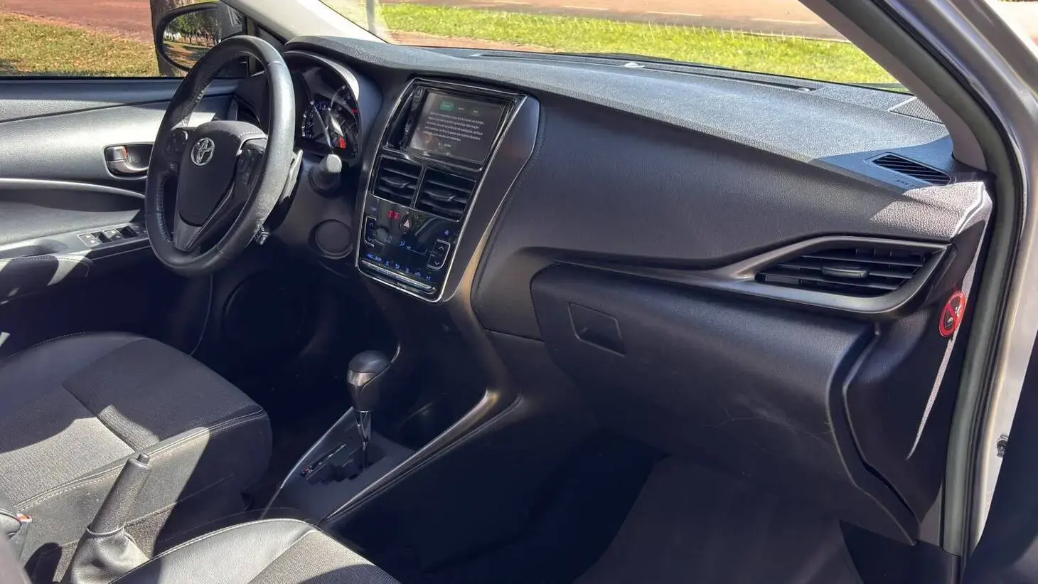 galeria TOYOTA YARIS SD XS 1.5 AUTOMATICO