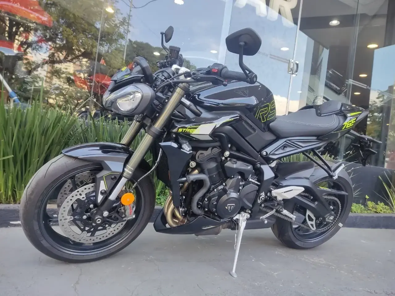 galeria Street Triple 765