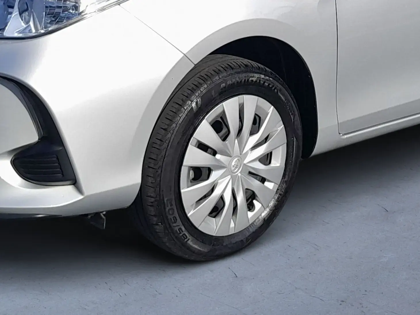 galeria Yaris Sedan