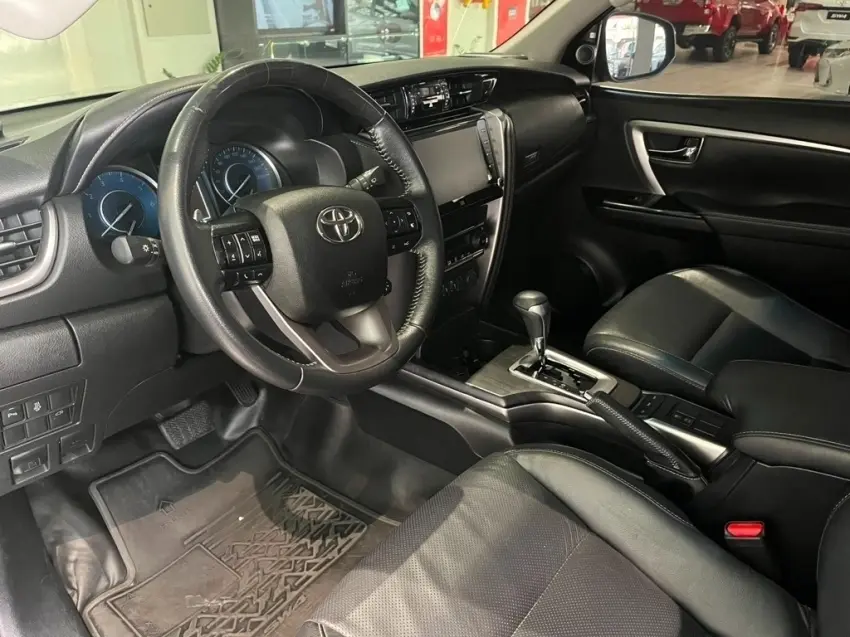 galeria HILUX SW4