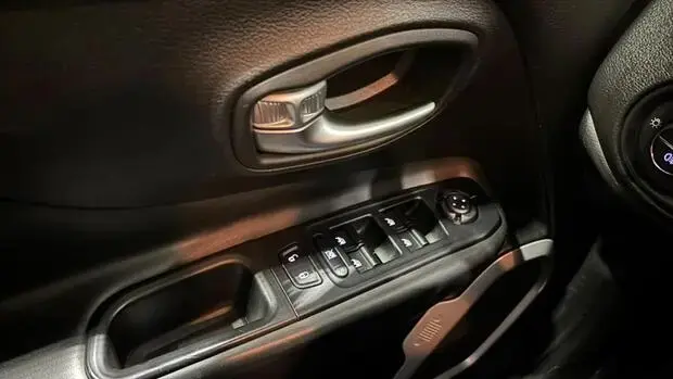 Jeep RENEGADE 1.8 16V FLEX LONGITUDE 4P AUTOMÁTICO
