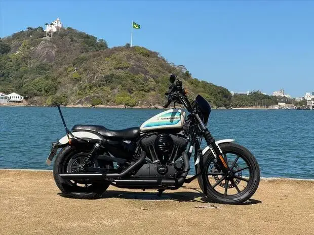 Harley Davidson SPORTSTER IRON 1200