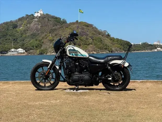 Harley Davidson SPORTSTER IRON 1200