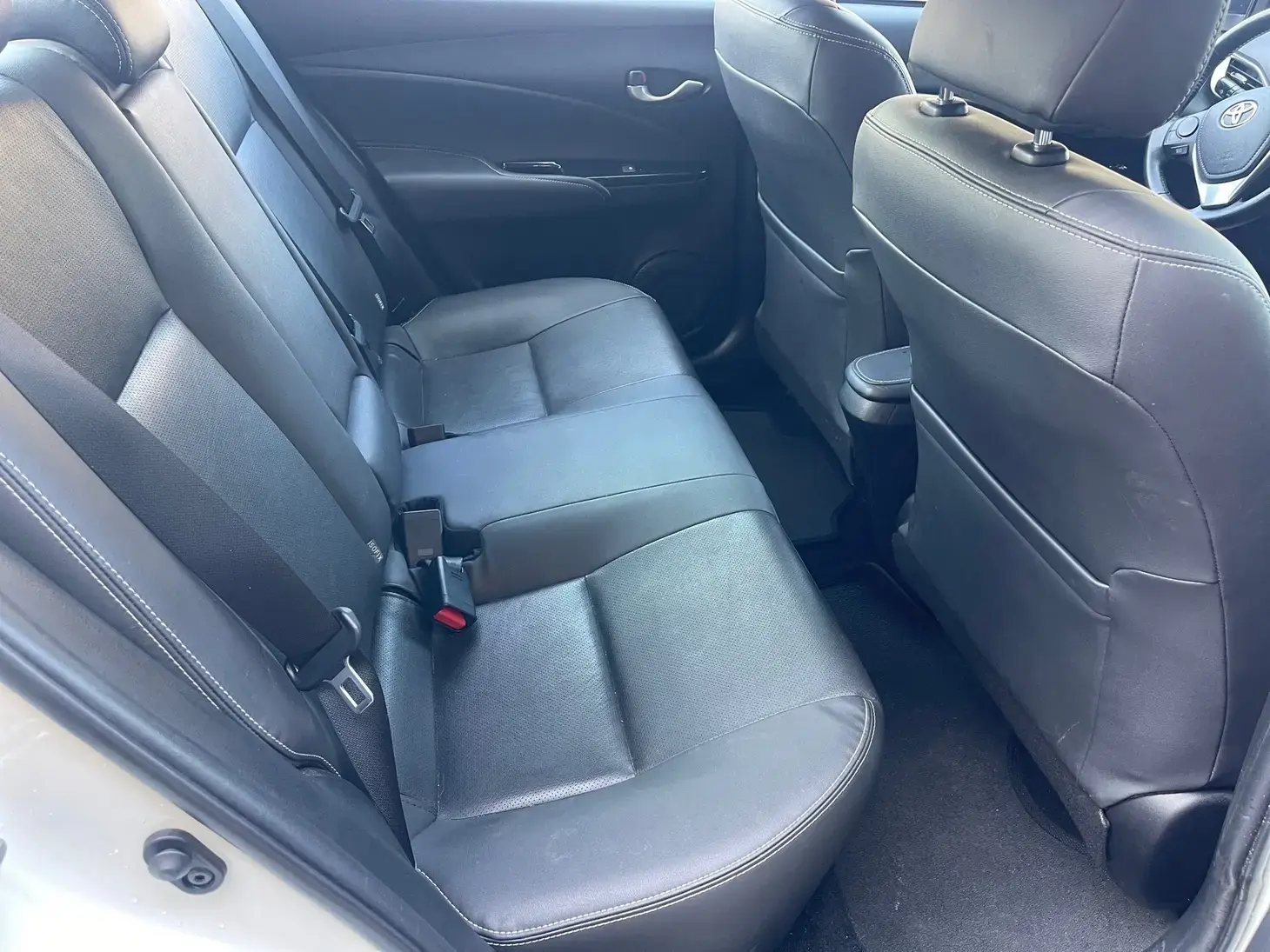 galeria Yaris Sedan