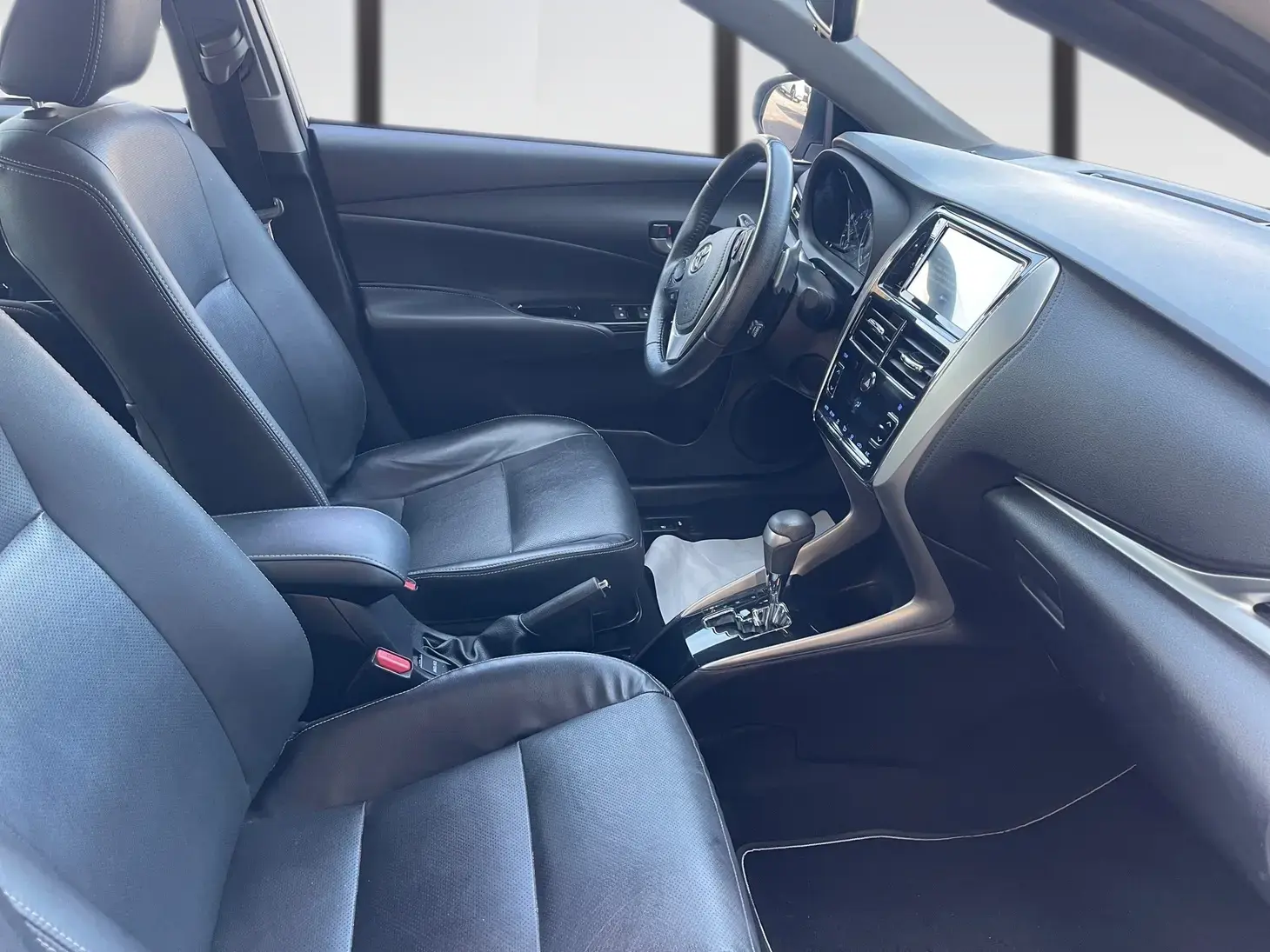 galeria Yaris Sedan