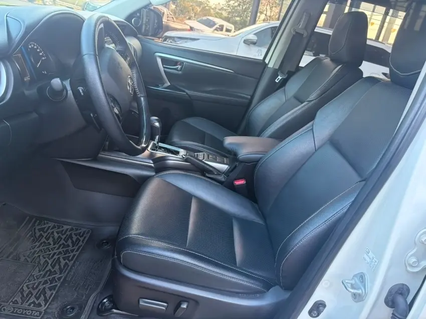 galeria HILUX SW4