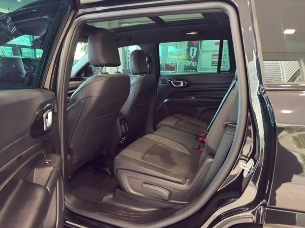 Jeep COMMANDER 2.0 HURRICANE 4 TURBO GASOLINA BLACKHAWK AT9