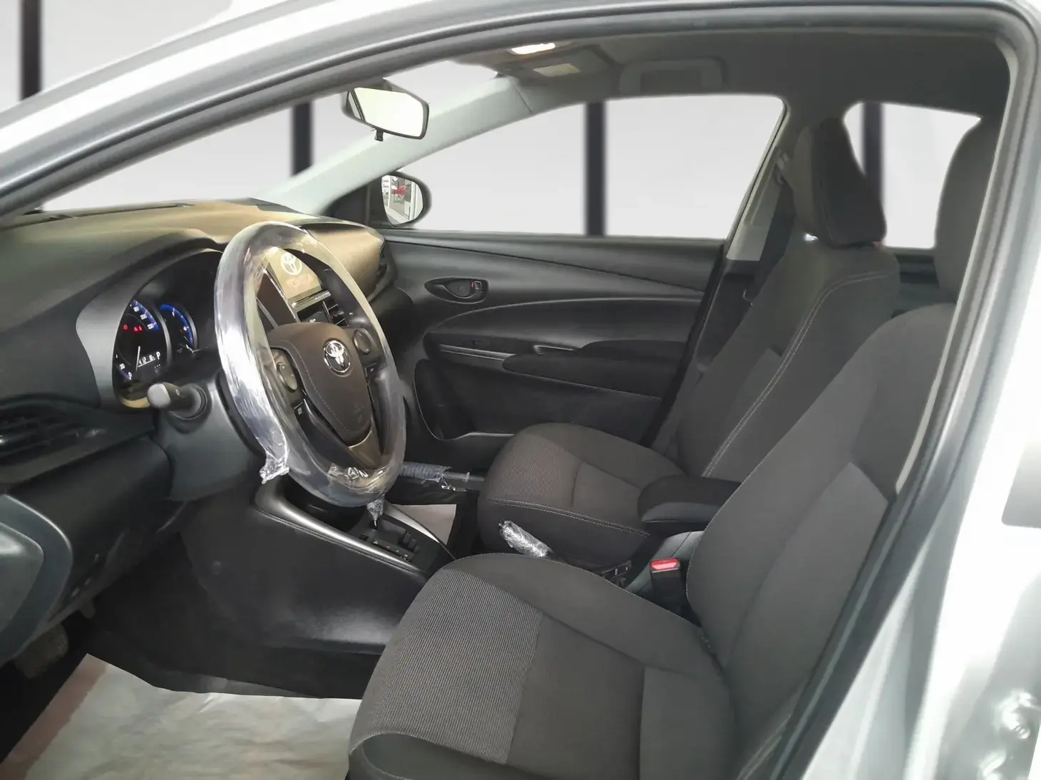 galeria Yaris Sedan