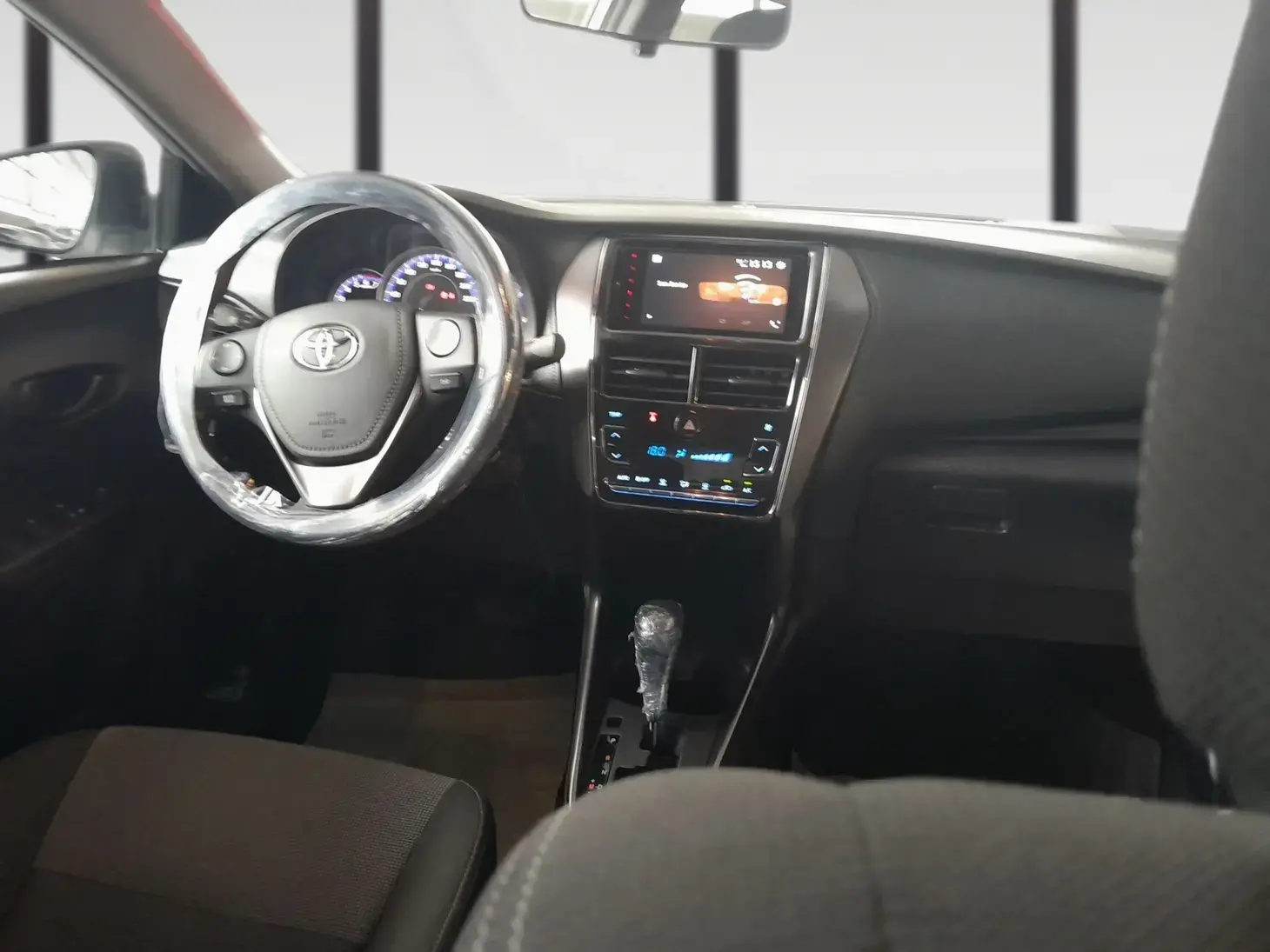 galeria Yaris Sedan