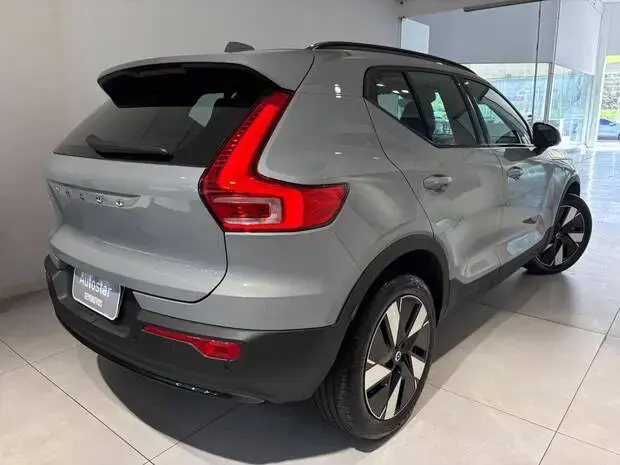 Volvo EX40 Plus P6