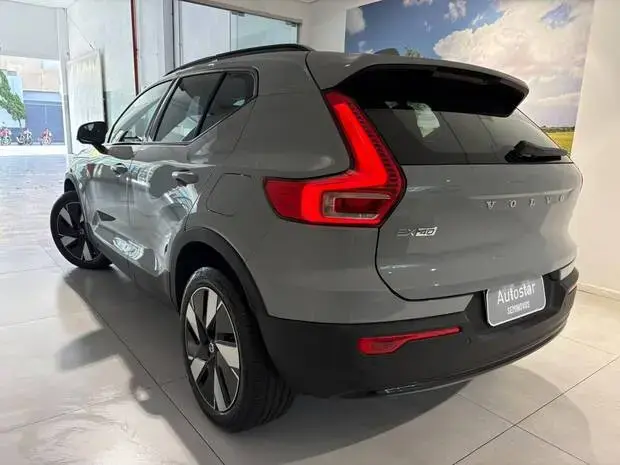 Volvo EX40 Plus P6