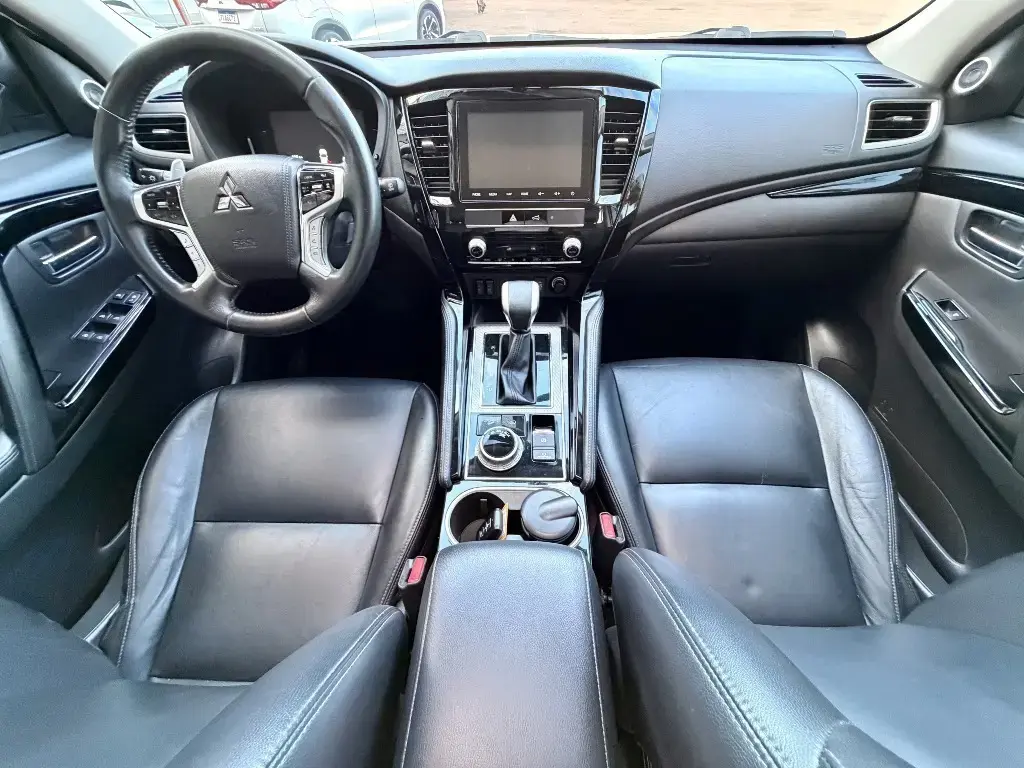 galeria PAJERO SPORT