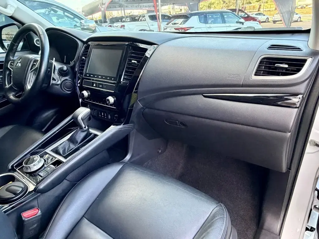 galeria PAJERO SPORT