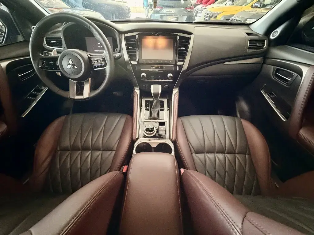 galeria PAJERO SPORT