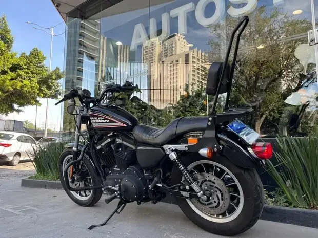 Harley Davidson Sportster XL 883 Roadster