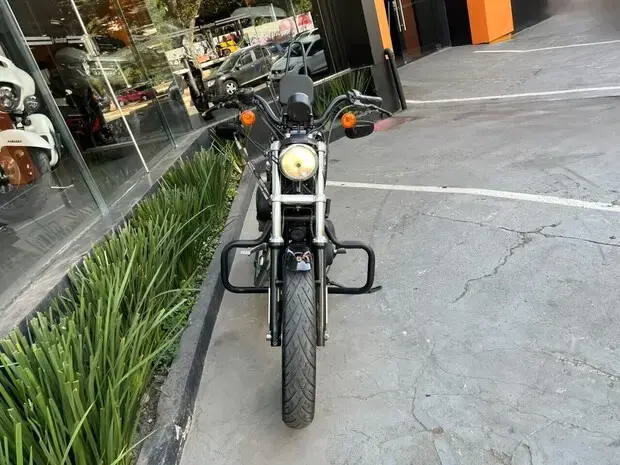 Harley Davidson Sportster XL 883 Roadster