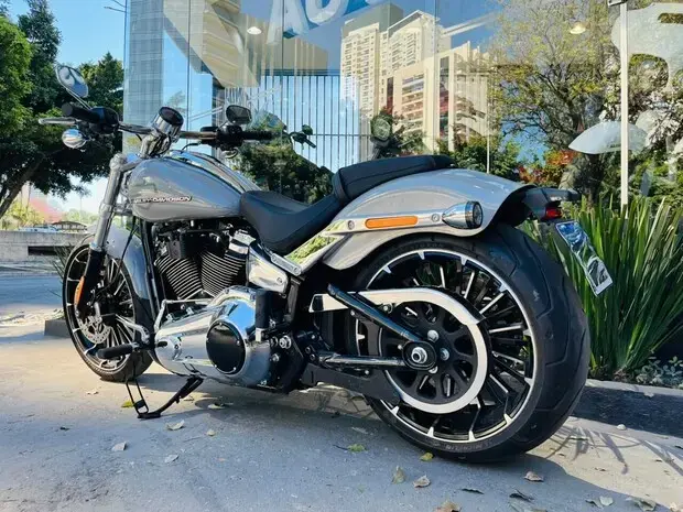 Harley Davidson Breakout FXBR