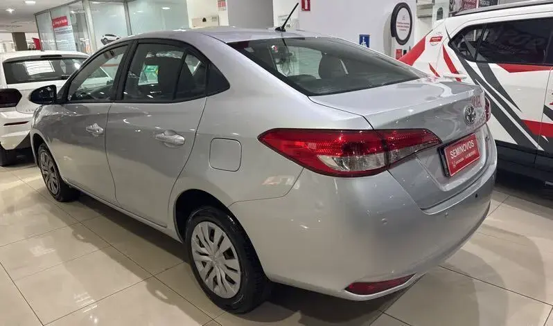 galeria Yaris Sedan