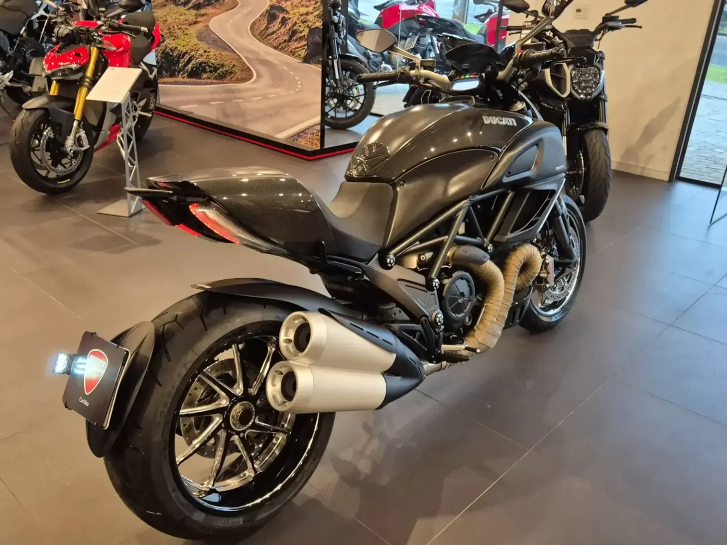 galeria DUCATI DIAVEL CARBON