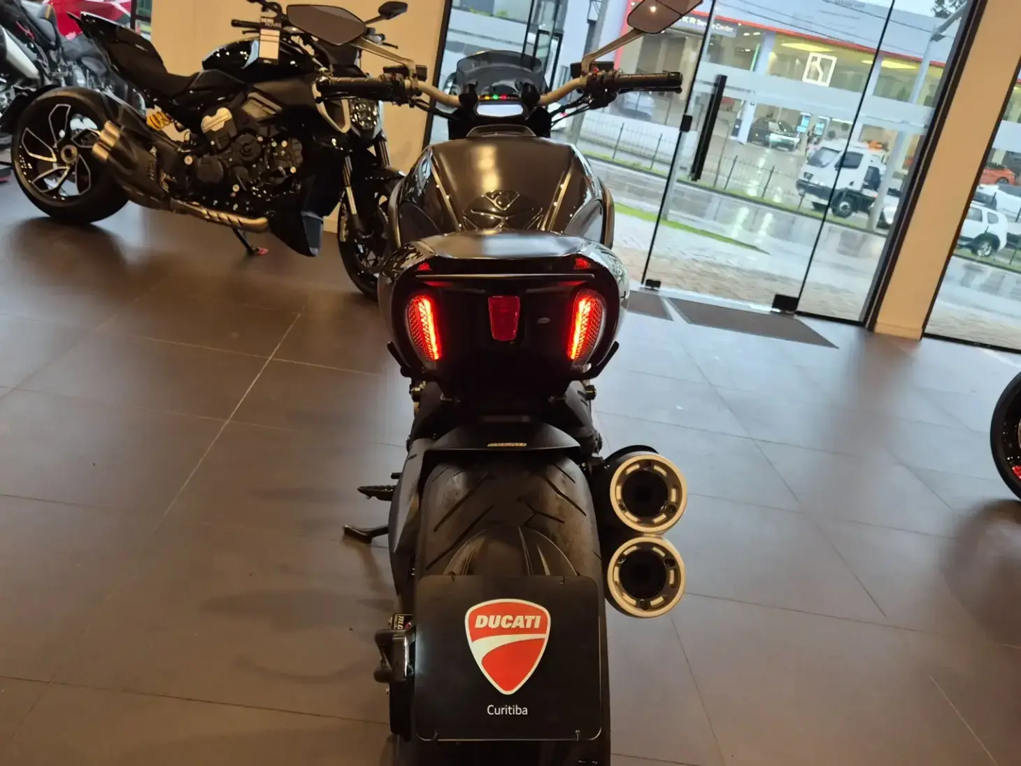galeria DUCATI DIAVEL CARBON