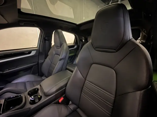 Porsche CAYENNE 3.0 V6 E-HYBRID COUPÉ AWD