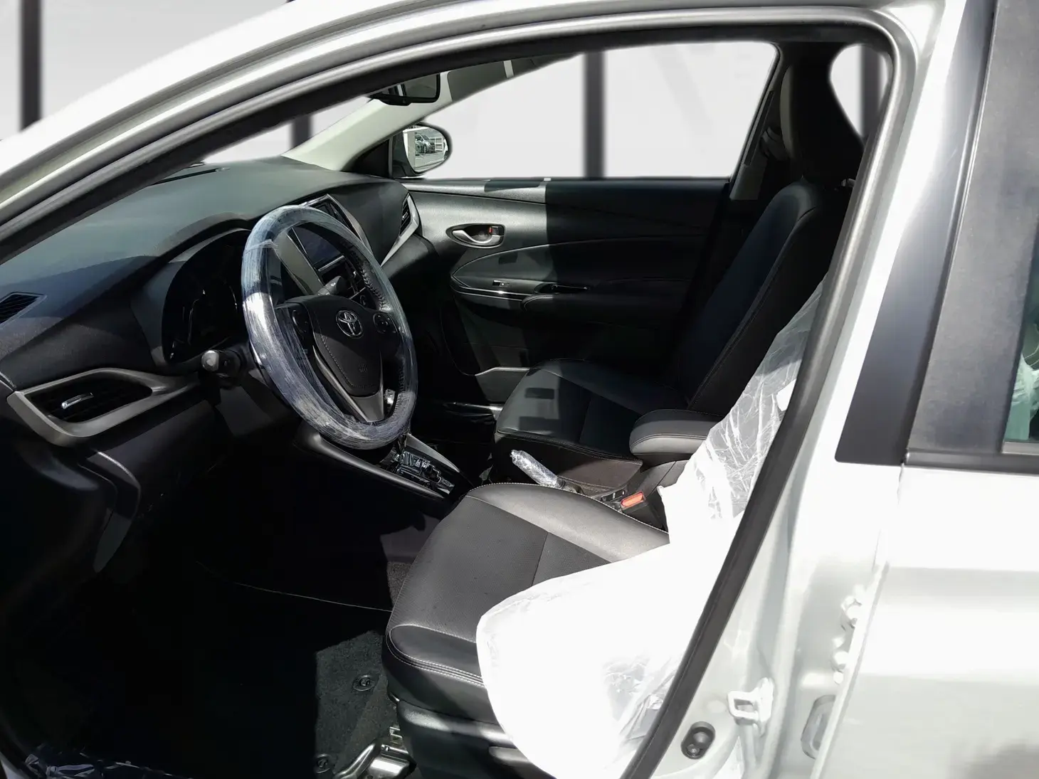 galeria Yaris Sedan
