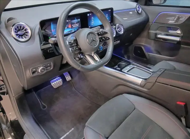 galeria GLA 35 AMG