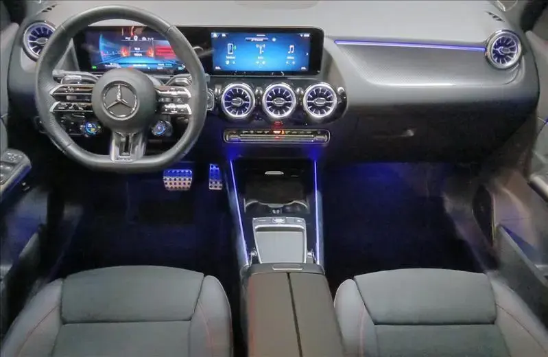 galeria GLA 35 AMG