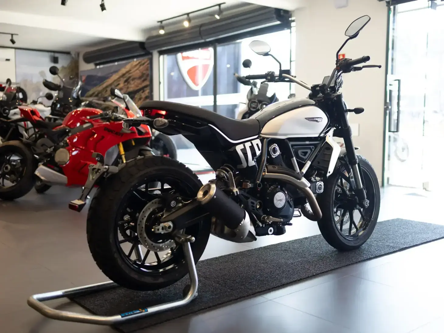 galeria DUCATI SCRAMBLER ICON