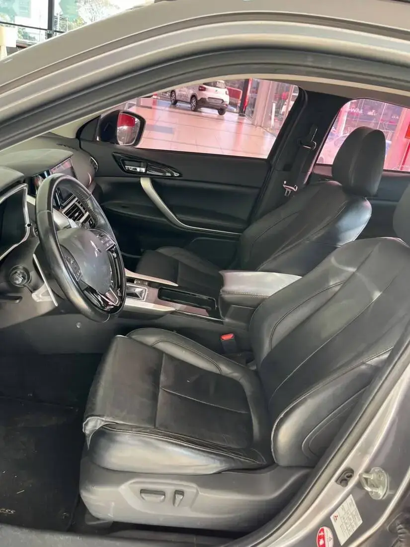 galeria ECLIPSE CROSS AUTOMÁTICO