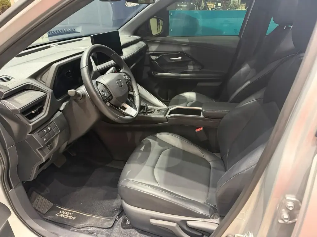 galeria YARIS CROSS