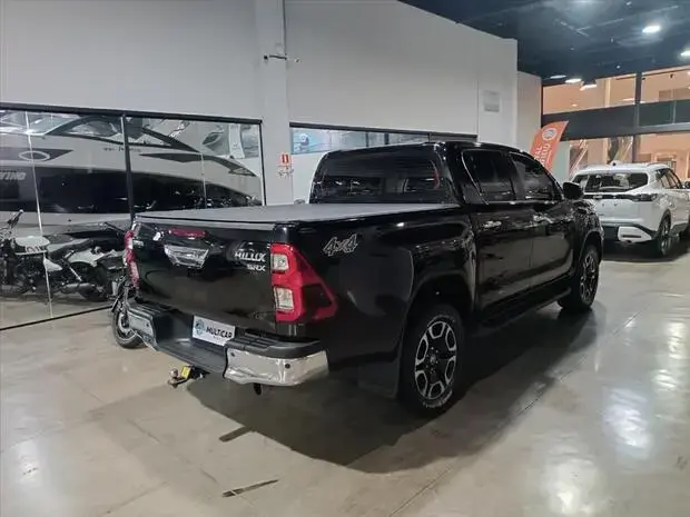 Toyota HILUX 2.8 D-4D TURBO DIESEL CD SRX 4X4 AUTOMÁTICO