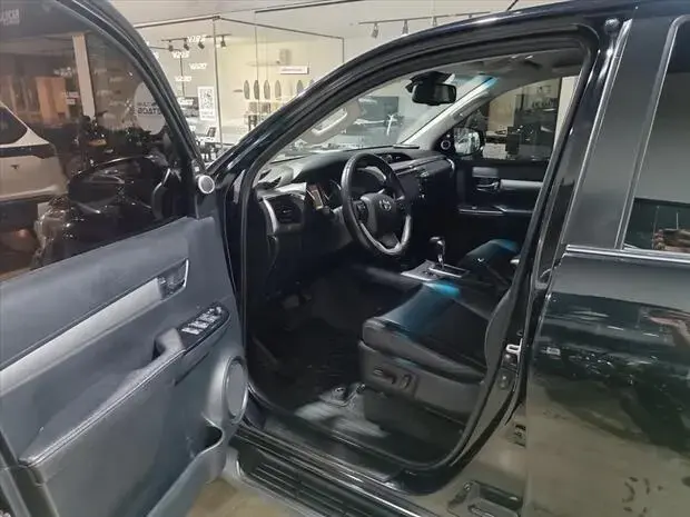 Toyota HILUX 2.8 D-4D TURBO DIESEL CD SRX 4X4 AUTOMÁTICO