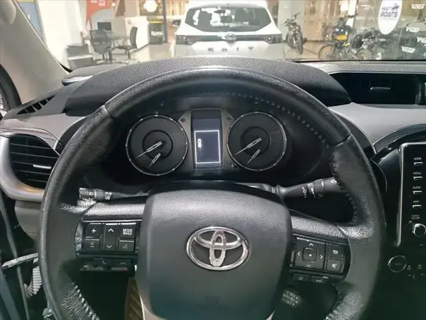 Toyota HILUX 2.8 D-4D TURBO DIESEL CD SRX 4X4 AUTOMÁTICO