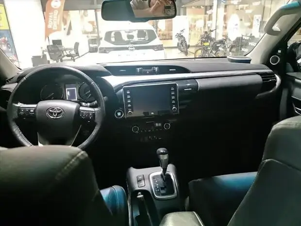 Toyota HILUX 2.8 D-4D TURBO DIESEL CD SRX 4X4 AUTOMÁTICO