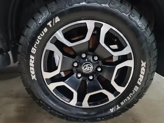 Toyota HILUX 2.8 D-4D TURBO DIESEL CD SRX 4X4 AUTOMÁTICO