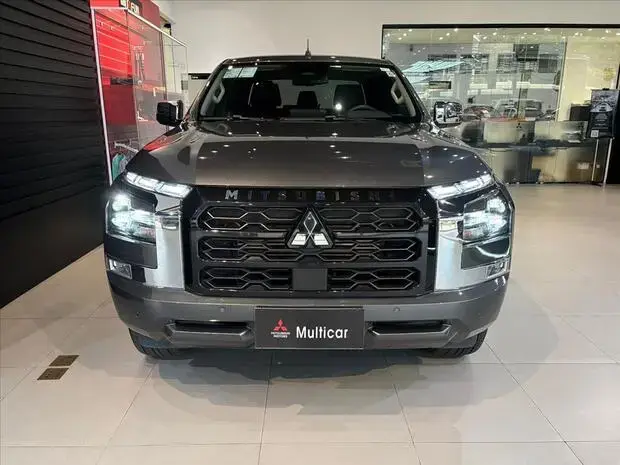 Mitsubishi TRITON 2.4 BITURBO DIESEL CD HPE-S 4X4 AUTOMÁTICO