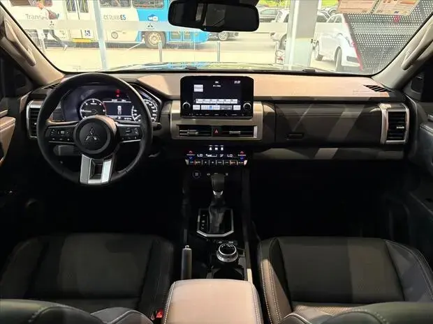 Mitsubishi TRITON 2.4 BITURBO DIESEL CD HPE-S 4X4 AUTOMÁTICO