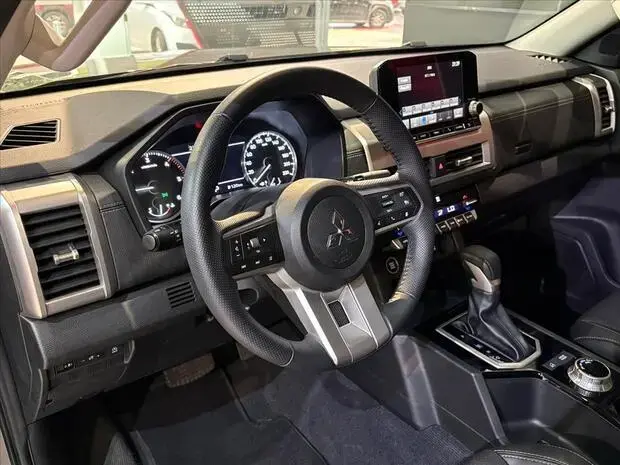 Mitsubishi TRITON 2.4 BITURBO DIESEL CD HPE-S 4X4 AUTOMÁTICO