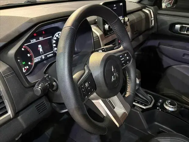 Mitsubishi TRITON 2.4 BITURBO DIESEL CD HPE-S 4X4 AUTOMÁTICO