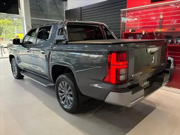 Mitsubishi TRITON 2.4 BITURBO DIESEL CD HPE-S 4X4 AUTOMÁTICO