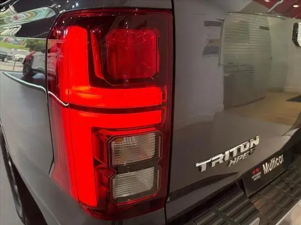 Mitsubishi TRITON 2.4 BITURBO DIESEL CD HPE-S 4X4 AUTOMÁTICO