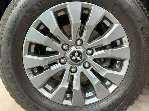 Mitsubishi TRITON 2.4 BITURBO DIESEL CD HPE-S 4X4 AUTOMÁTICO