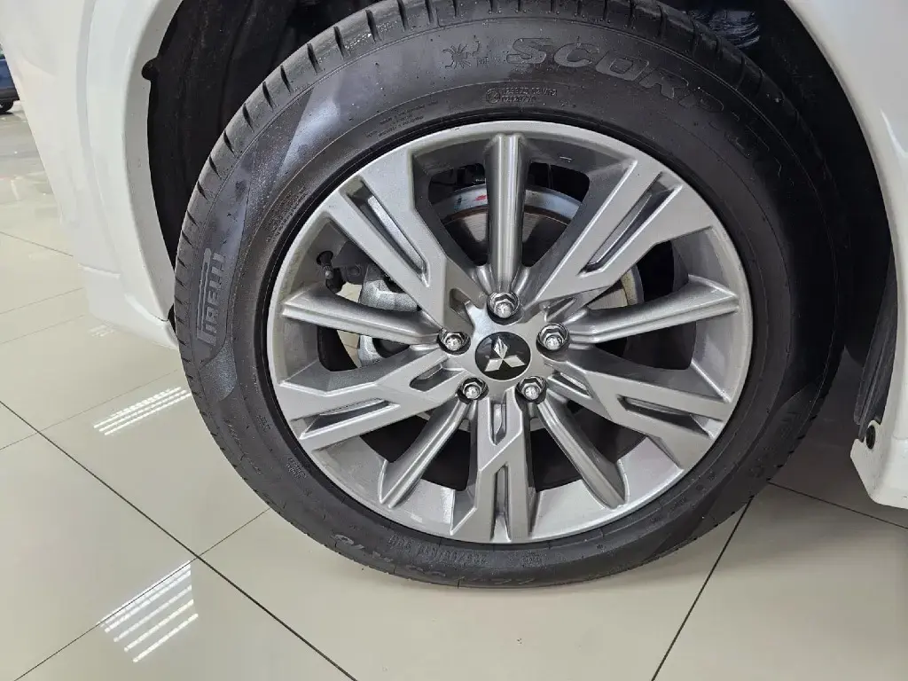 galeria ECLIPSE CROSS